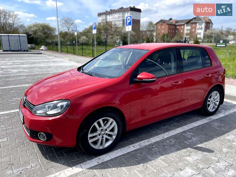 Хэтчбек Volkswagen Golf 2012 в Волочиске