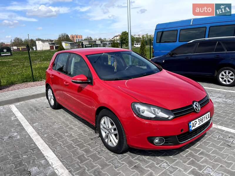 Хэтчбек Volkswagen Golf 2012 в Волочиске