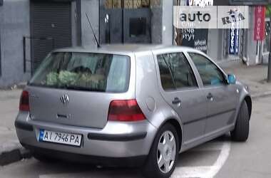 Хэтчбек Volkswagen Golf 2001 в Киеве