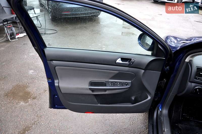 Універсал Volkswagen Golf 2009 в Львові