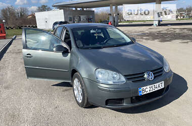 Хэтчбек Volkswagen Golf 2004 в Радехове