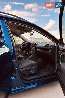 Универсал Volkswagen Golf 2010 в Казатине