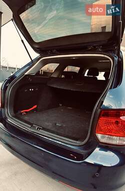 Универсал Volkswagen Golf 2010 в Казатине
