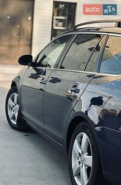Универсал Volkswagen Golf 2010 в Казатине