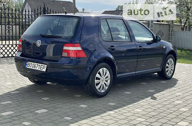 Хэтчбек Volkswagen Golf 2003 в Черновцах