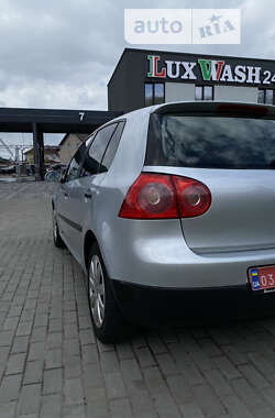 Хэтчбек Volkswagen Golf 2005 в Луцке