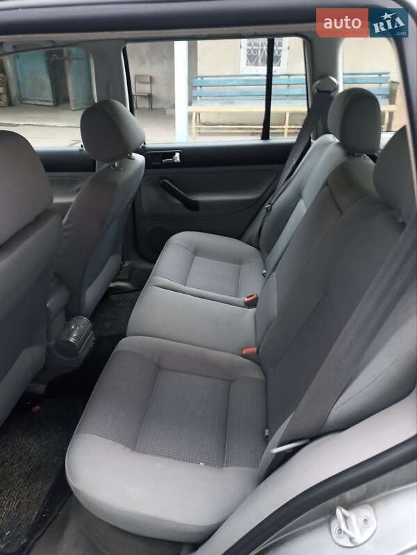 Універсал Volkswagen Golf 2001 в Тернополі