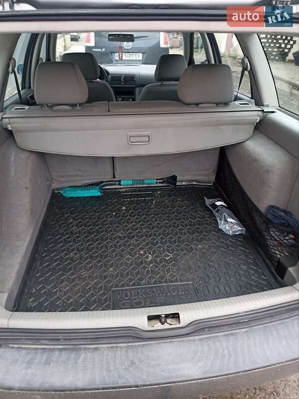Універсал Volkswagen Golf 2001 в Тернополі