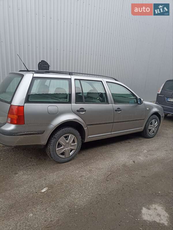 Універсал Volkswagen Golf 2001 в Тернополі