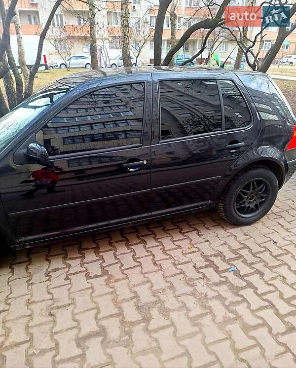 Хэтчбек Volkswagen Golf 2002 в Сумах