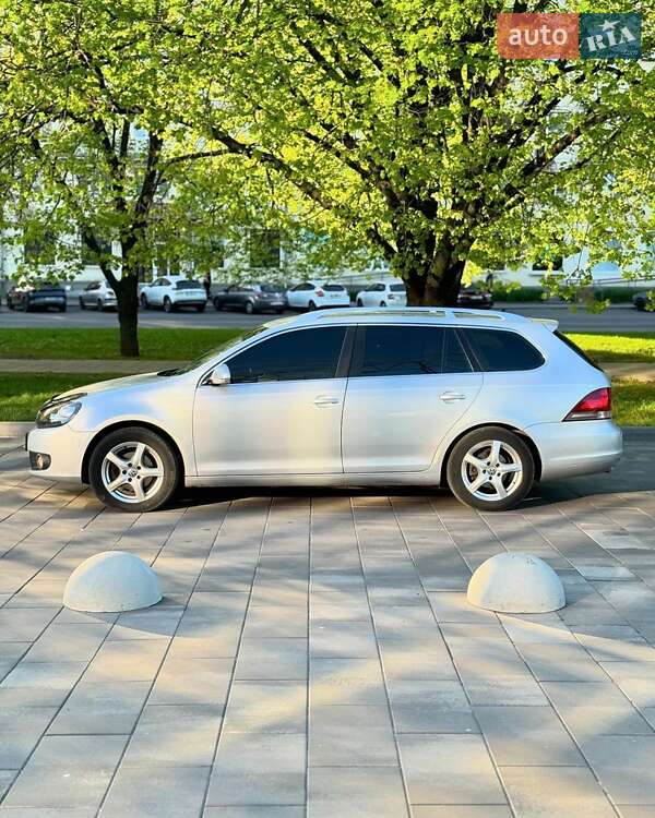Универсал Volkswagen Golf 2010 в Полтаве