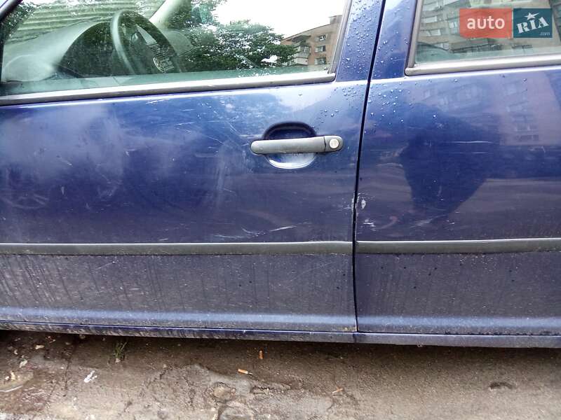 Хэтчбек Volkswagen Golf 2001 в Хмельницком