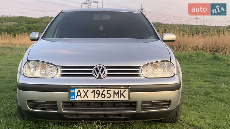 Хетчбек Volkswagen Golf 2003 в Зміїві