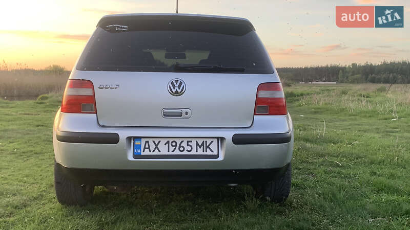 Хетчбек Volkswagen Golf 2003 в Зміїві