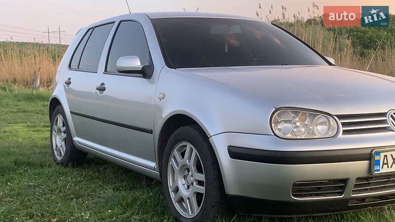 Хетчбек Volkswagen Golf 2003 в Зміїві
