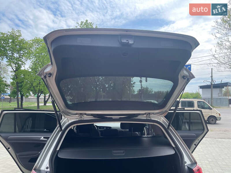 Універсал Volkswagen Golf 2017 в Запоріжжі