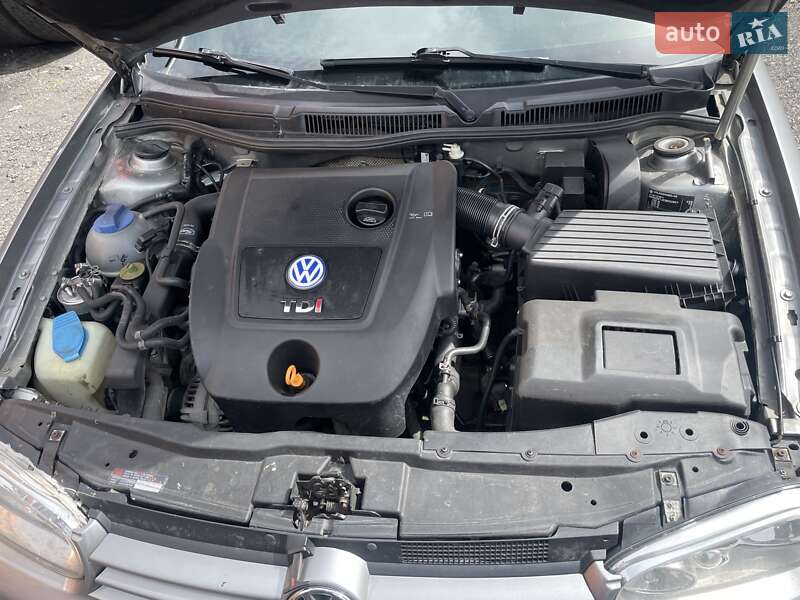 Хэтчбек Volkswagen Golf 2002 в Першотравенске