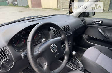 Хэтчбек Volkswagen Golf 2002 в Львове