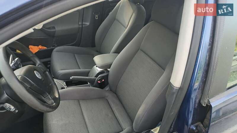 Хэтчбек Volkswagen Golf 2008 в Киеве