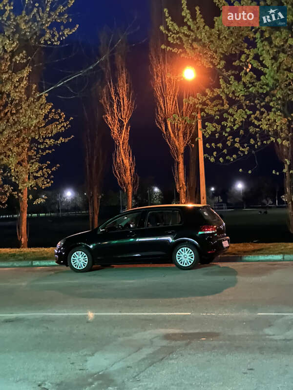 Хетчбек Volkswagen Golf 2010 в Києві