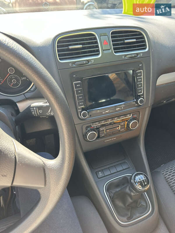Хетчбек Volkswagen Golf 2010 в Києві