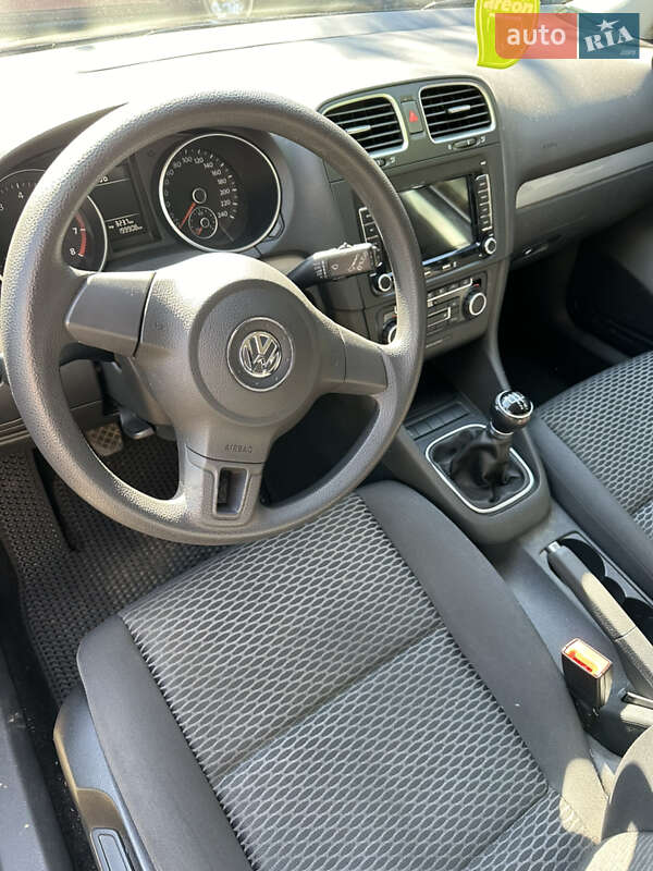 Хетчбек Volkswagen Golf 2010 в Києві