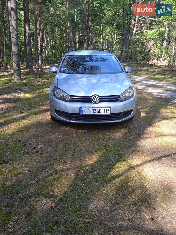 Універсал Volkswagen Golf 2010 в Коростені