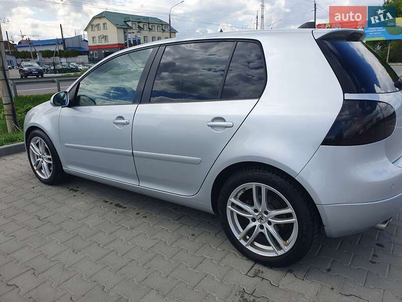 Хетчбек Volkswagen Golf 2008 в Луцьку