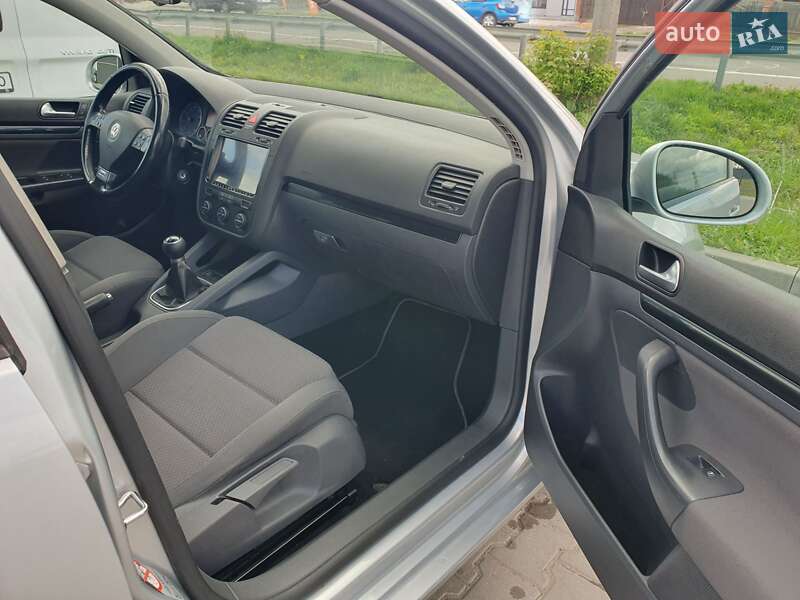 Хетчбек Volkswagen Golf 2008 в Луцьку