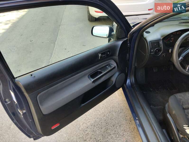 Хэтчбек Volkswagen Golf 1999 в Киеве