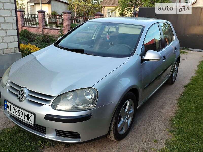 Хетчбек Volkswagen Golf 2004 в Любешові