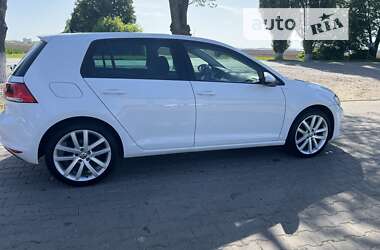 Хэтчбек Volkswagen Golf 2016 в Киеве