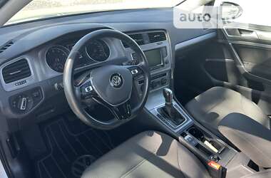 Хэтчбек Volkswagen Golf 2016 в Киеве