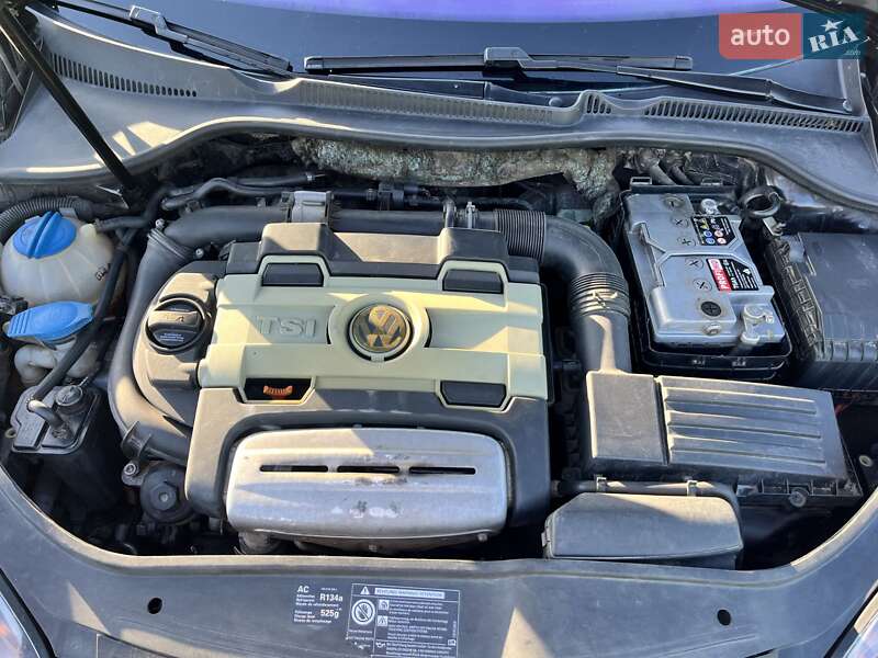 Хэтчбек Volkswagen Golf 2006 в Ровно