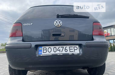 Хетчбек Volkswagen Golf 2002 в Чернівцях