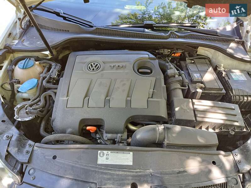 Хетчбек Volkswagen Golf 2010 в Славуті