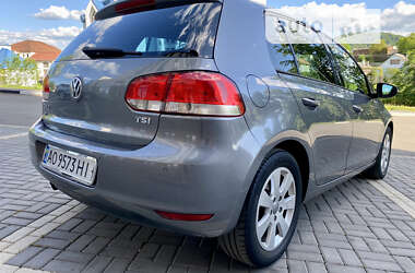 Хетчбек Volkswagen Golf 2012 в Сваляві