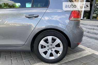 Хэтчбек Volkswagen Golf 2012 в Сваляве