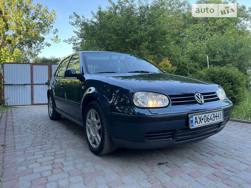 Хетчбек Volkswagen Golf 2002 в Львові