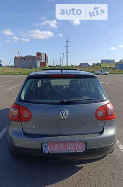 Хэтчбек Volkswagen Golf 2005 в Дунаевцах