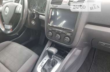 Хетчбек Volkswagen Golf 2006 в Луцьку