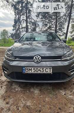 Універсал Volkswagen Golf 2017 в Сумах
