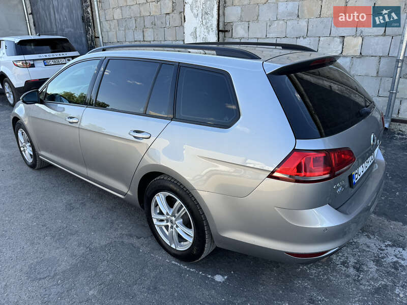 Универсал Volkswagen Golf 2015 в Жовкве
