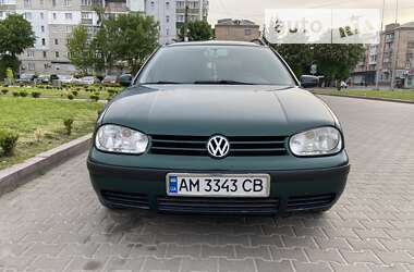 Универсал Volkswagen Golf 2002 в Звягеле
