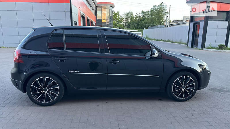 Хэтчбек Volkswagen Golf 2008 в Запорожье