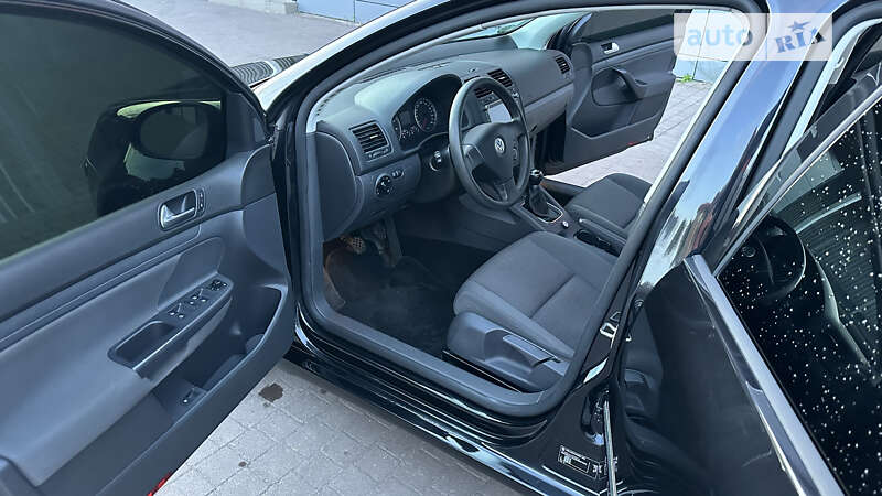 Хэтчбек Volkswagen Golf 2008 в Запорожье