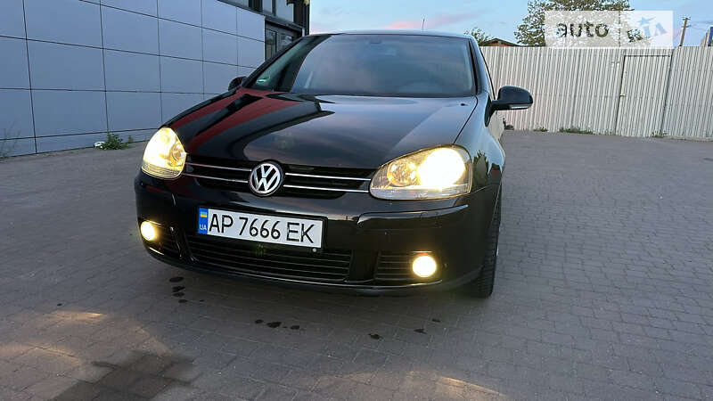 Хэтчбек Volkswagen Golf 2008 в Запорожье