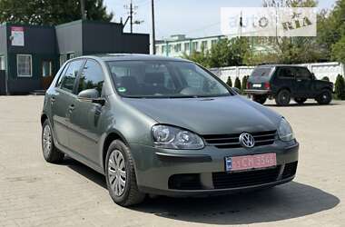 Хетчбек Volkswagen Golf 2004 в Луцьку