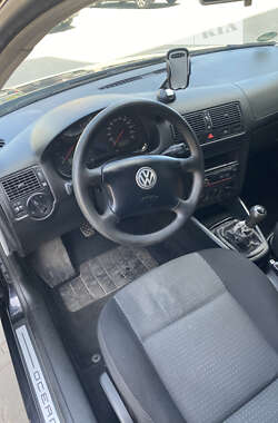 Хетчбек Volkswagen Golf 2003 в Дубні