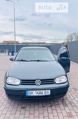 Хэтчбек Volkswagen Golf 1998 в Сарнах